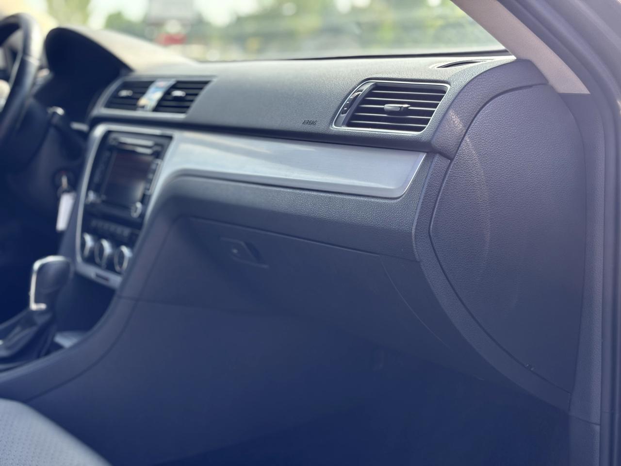 Volkswagen Passat 2.5L SE AT 2012