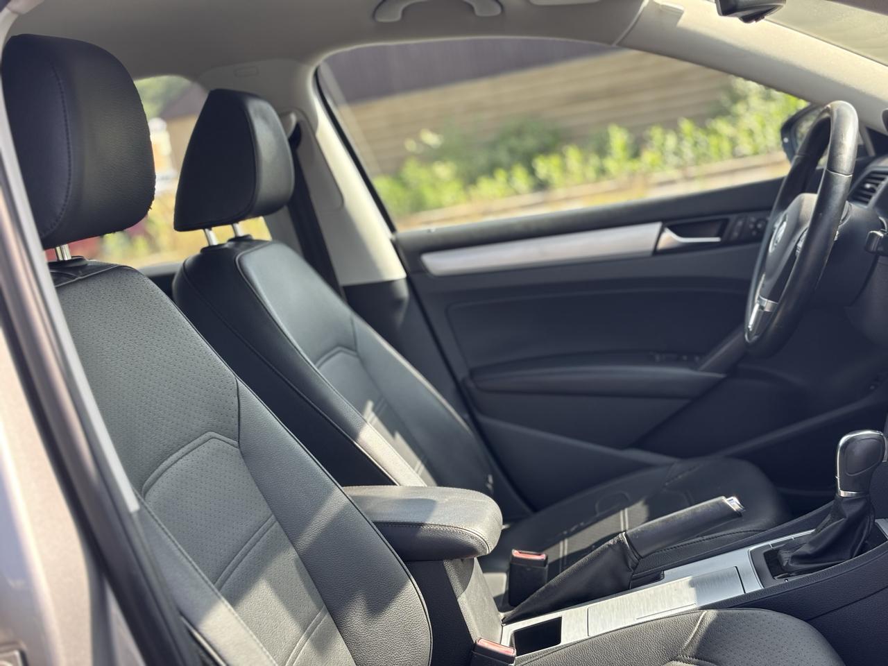 Volkswagen Passat 2.5L SE AT 2012