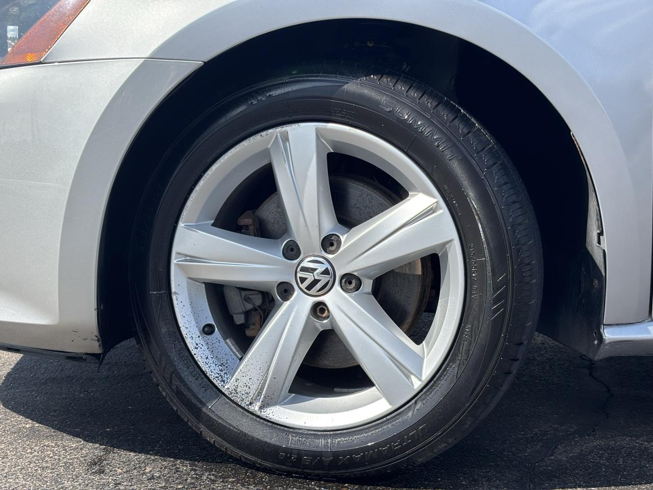 Volkswagen Passat 2.5L SE AT 2012