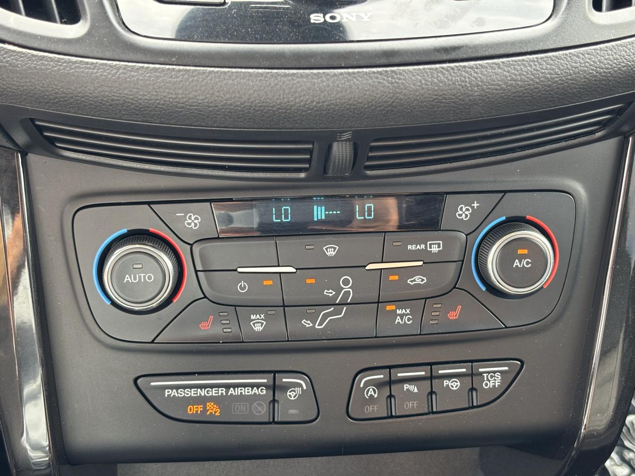 Ford Escape Titanium 4WD 2017