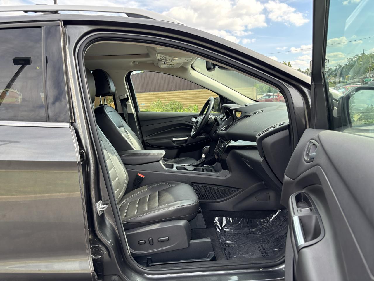 Ford Escape Titanium 4WD 2017