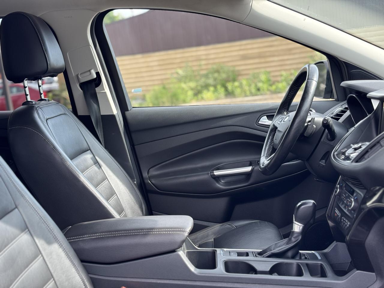 Ford Escape Titanium 4WD 2017
