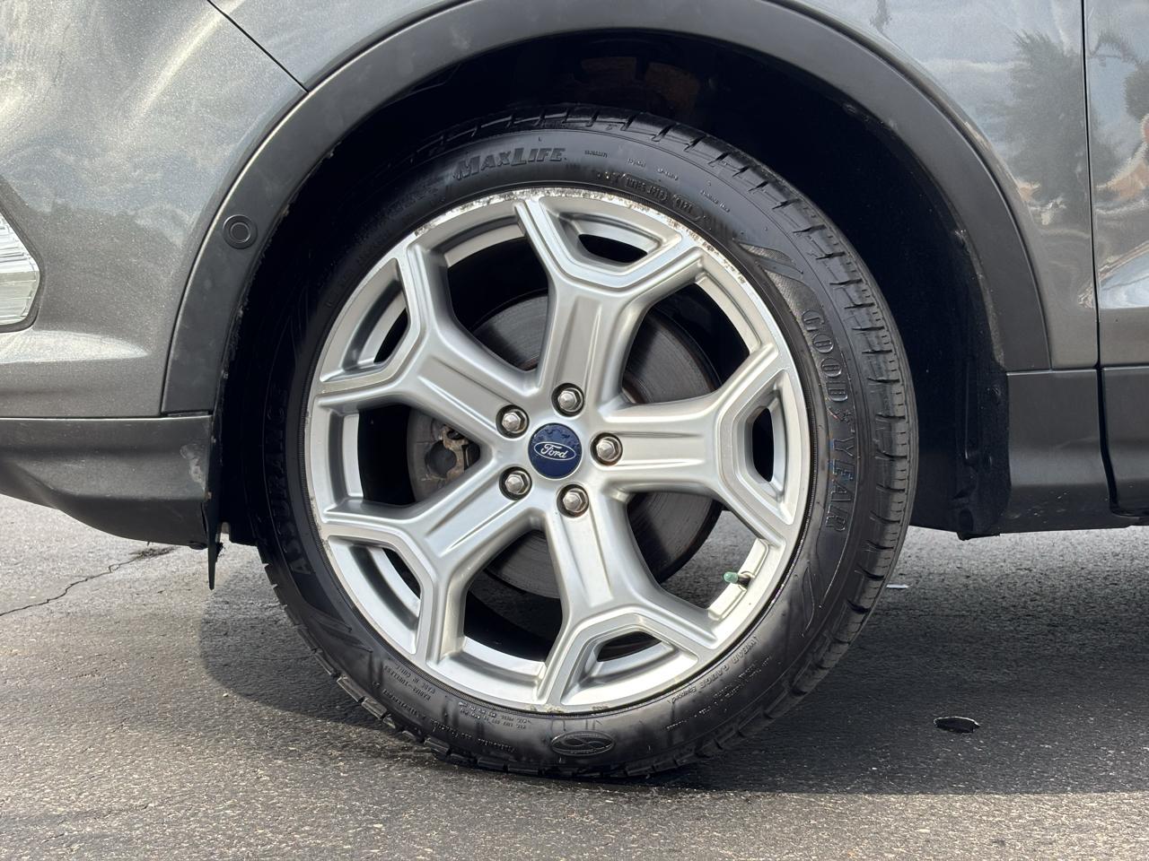 Ford Escape Titanium 4WD 2017