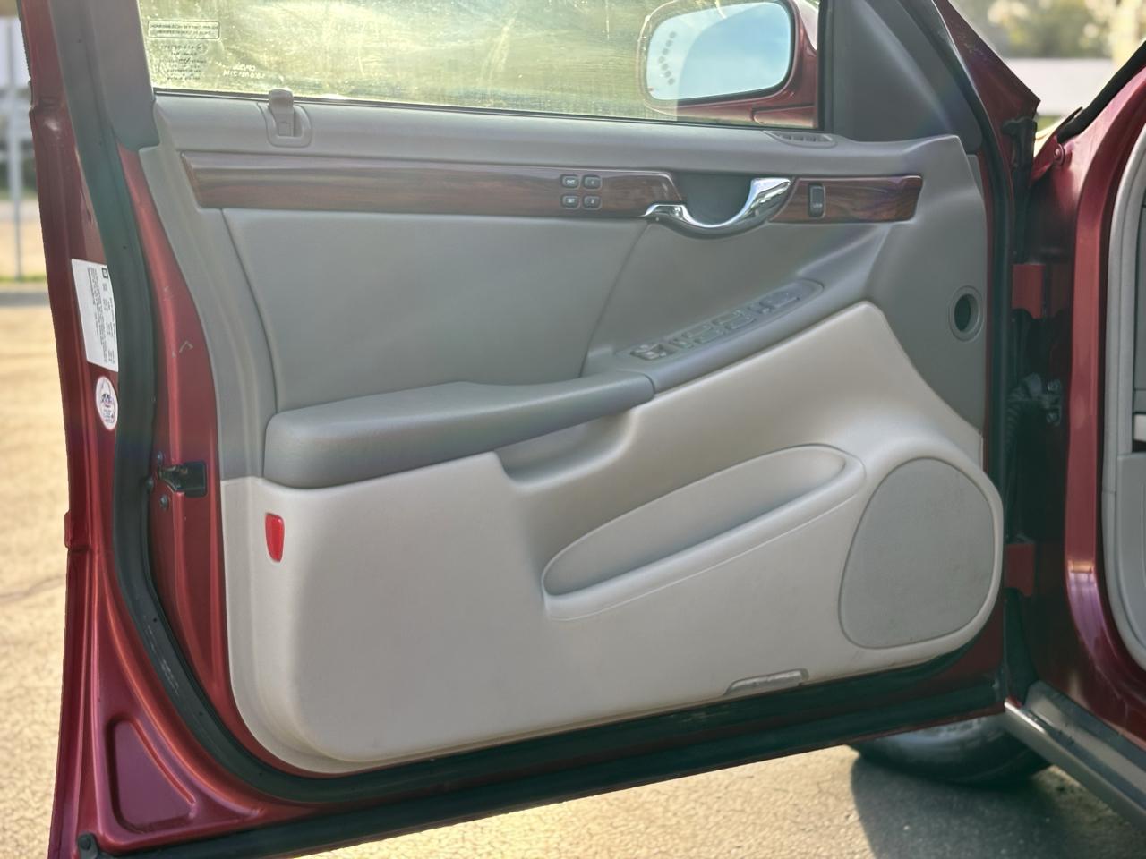 Cadillac DeVille 4dr Sdn 2003