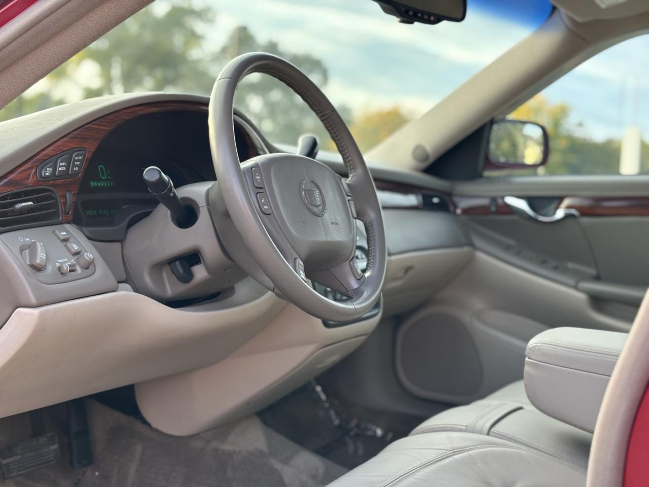 Cadillac DeVille 4dr Sdn 2003
