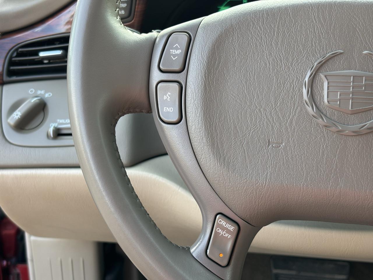Cadillac DeVille 4dr Sdn 2003