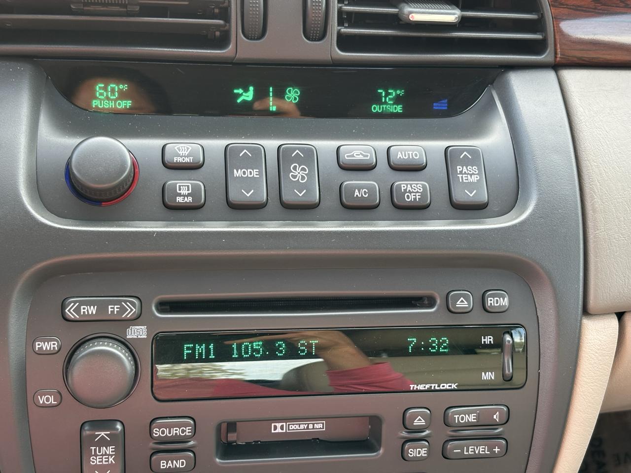 Cadillac DeVille 4dr Sdn 2003