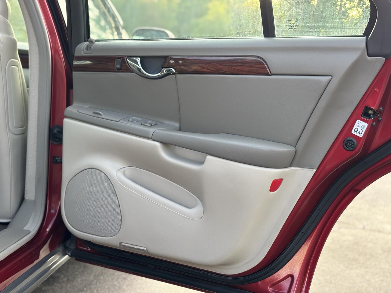 Cadillac DeVille 4dr Sdn 2003