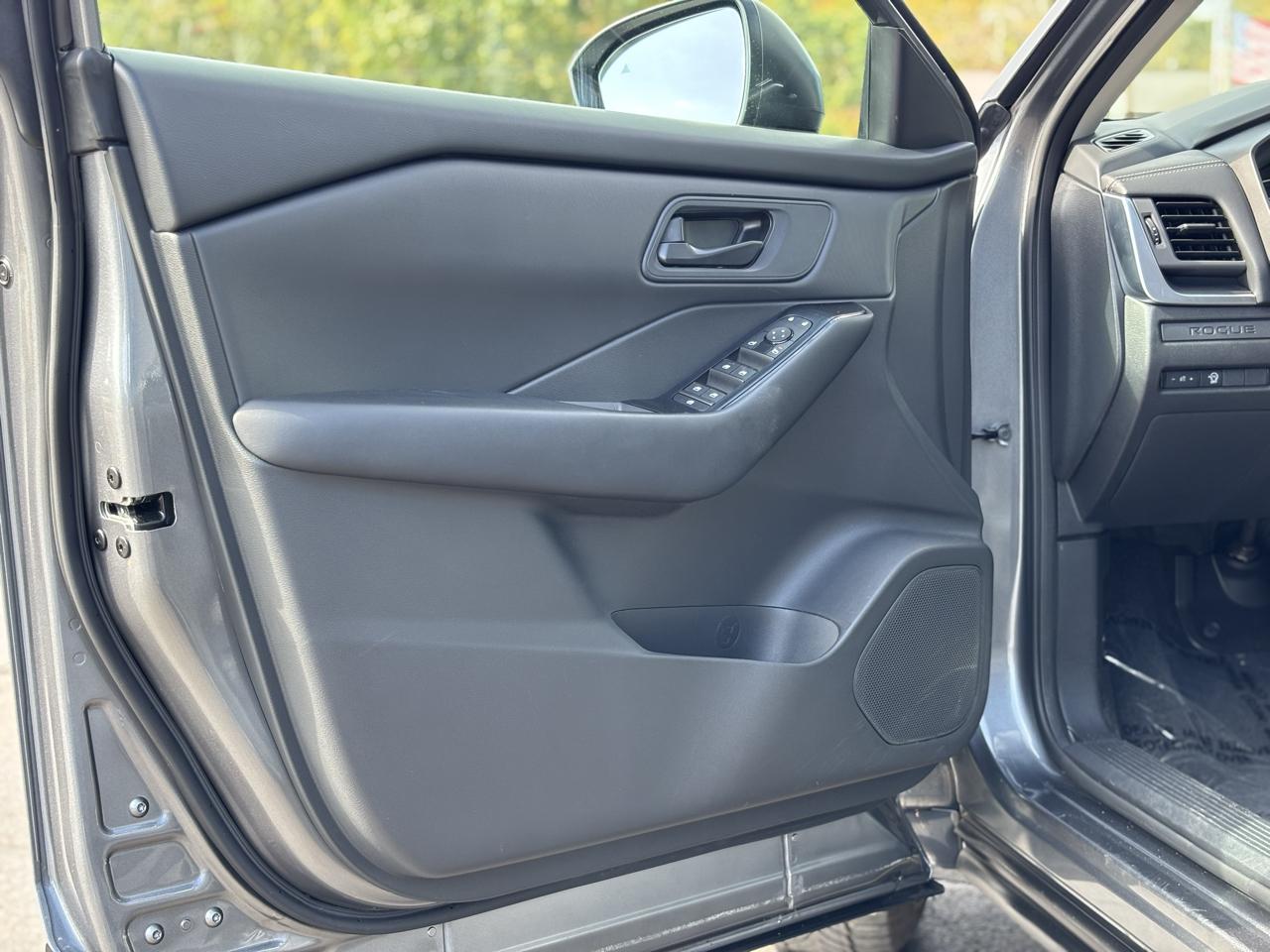 Nissan Rogue photo 14