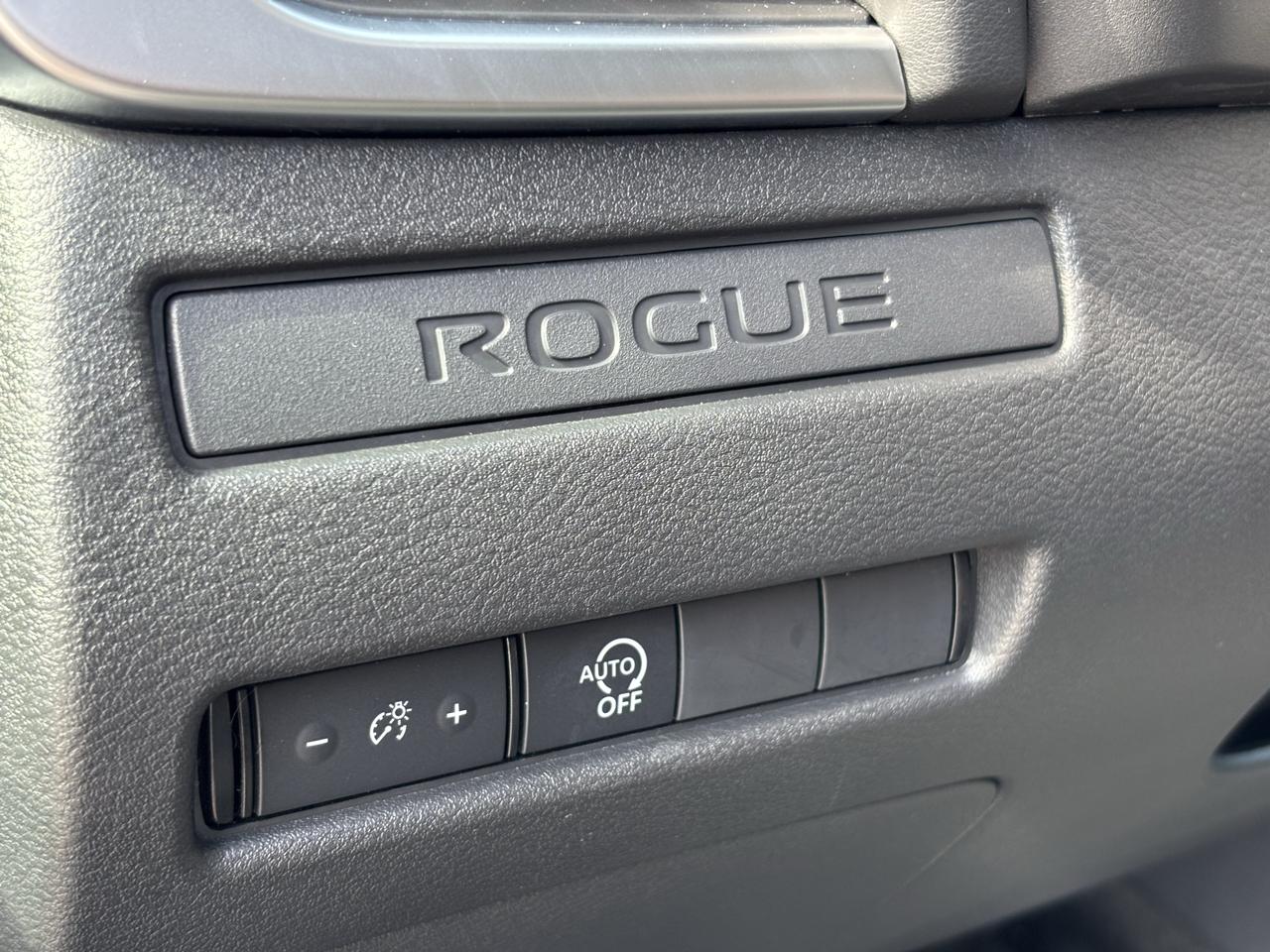 Nissan Rogue photo 18