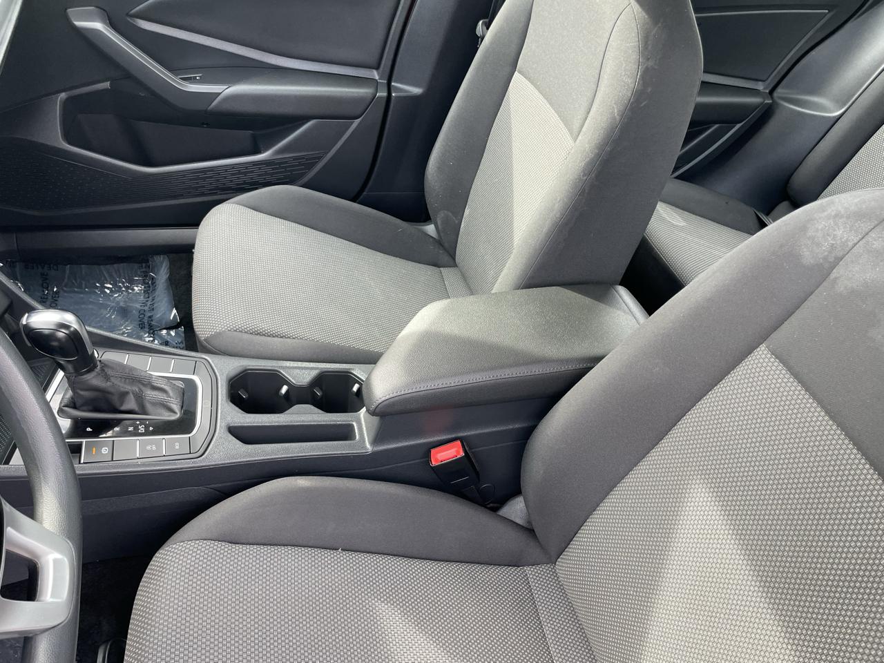 Volkswagen Jetta 1.4T S 8A 2021