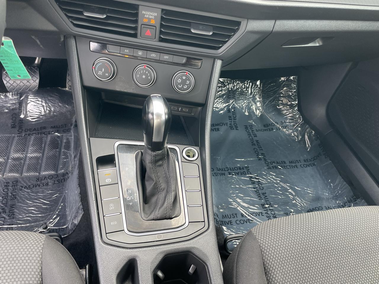 Volkswagen Jetta 1.4T S 8A 2021