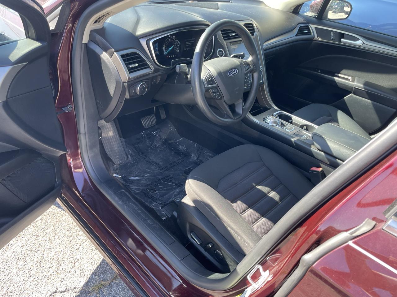 2017 Ford Fusion SE - Photo 36