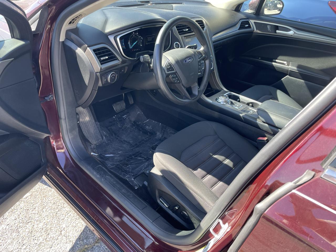 2017 Ford Fusion SE - Photo 39