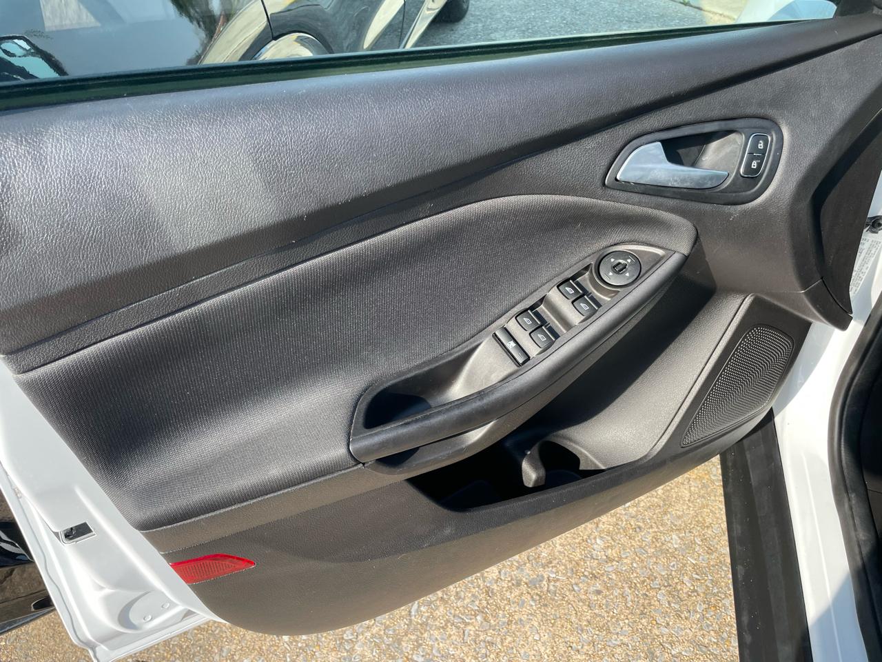 Ford Focus SEL Hatch 2018