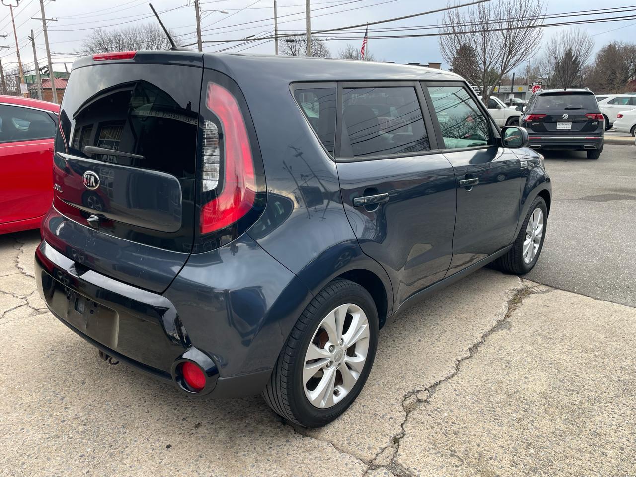 Kia Soul + w/Signature 2.0 Special Edition 2016