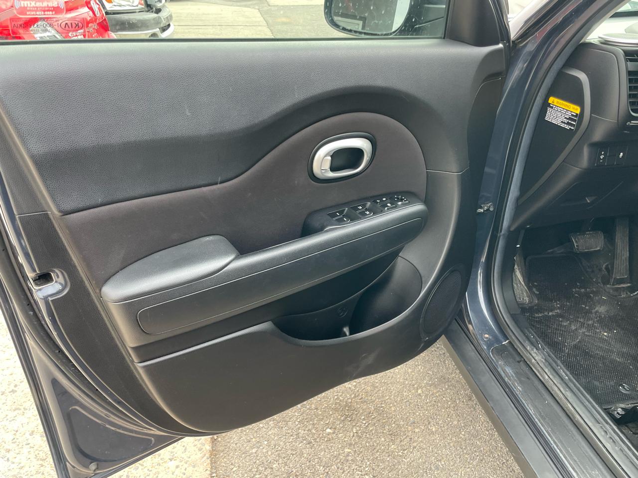 Kia Soul + w/Signature 2.0 Special Edition 2016