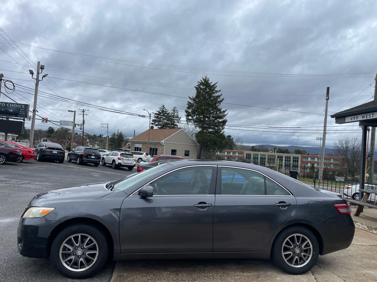Toyota Camry SE 6-Spd MT 2010