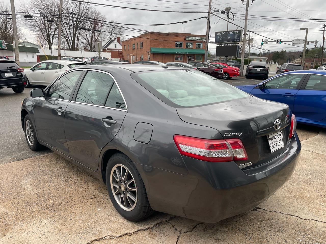 Toyota Camry SE 6-Spd MT 2010