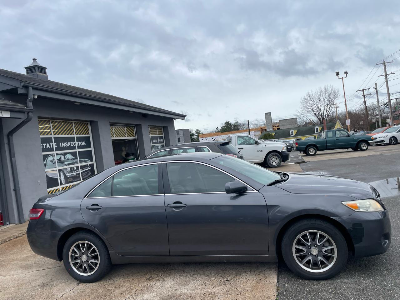 Toyota Camry SE 6-Spd MT 2010