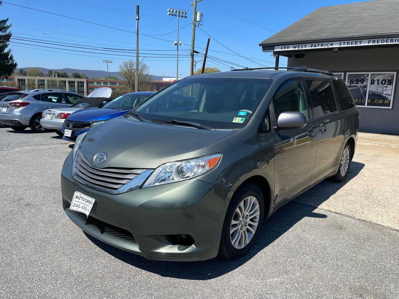 Toyota Sienna Limited 7-Pass V6 2011