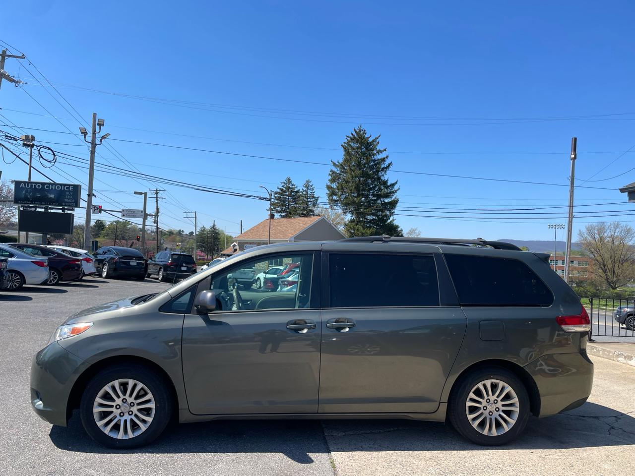 Toyota Sienna Limited 7-Pass V6 2011