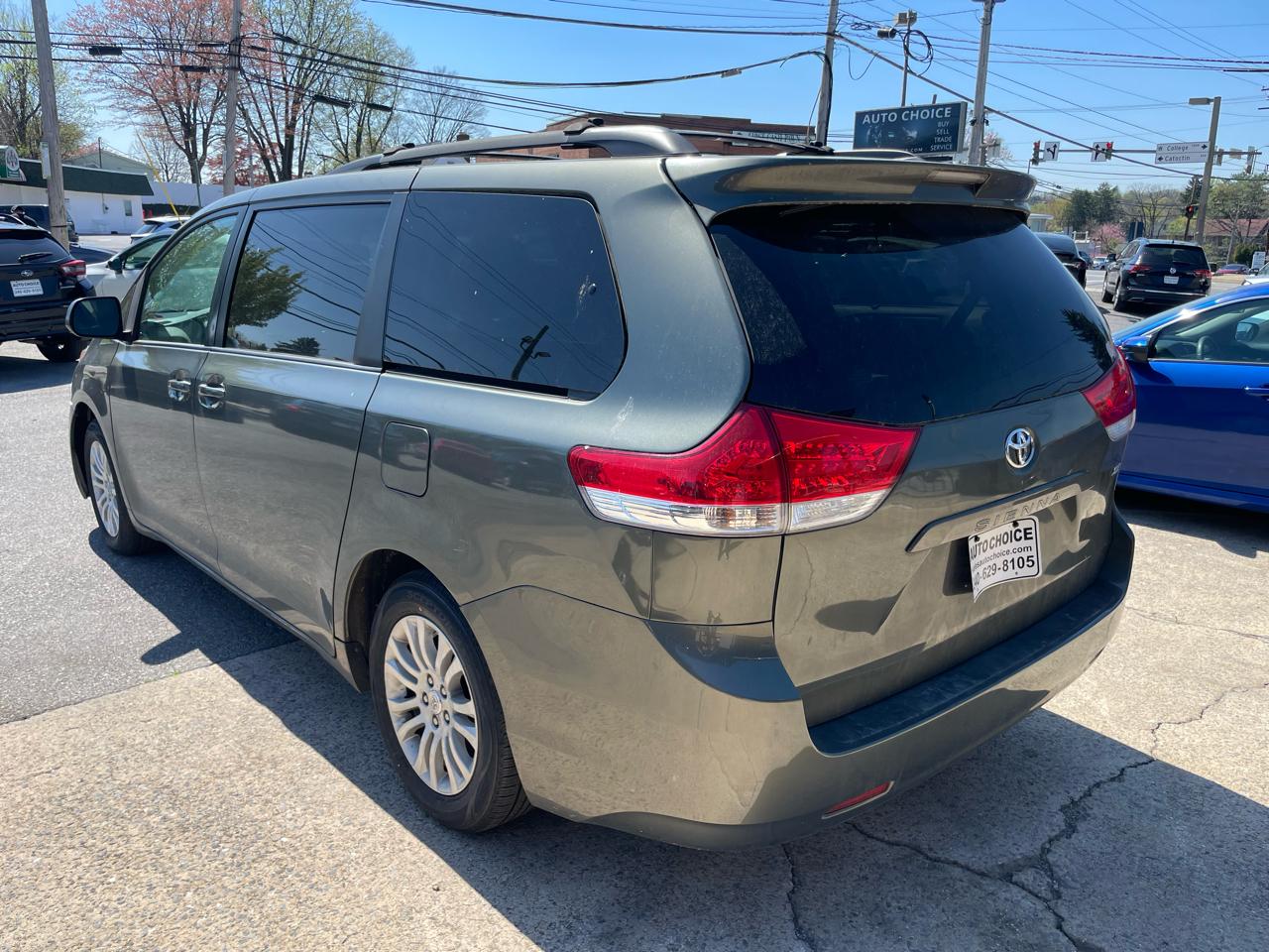Toyota Sienna Limited 7-Pass V6 2011
