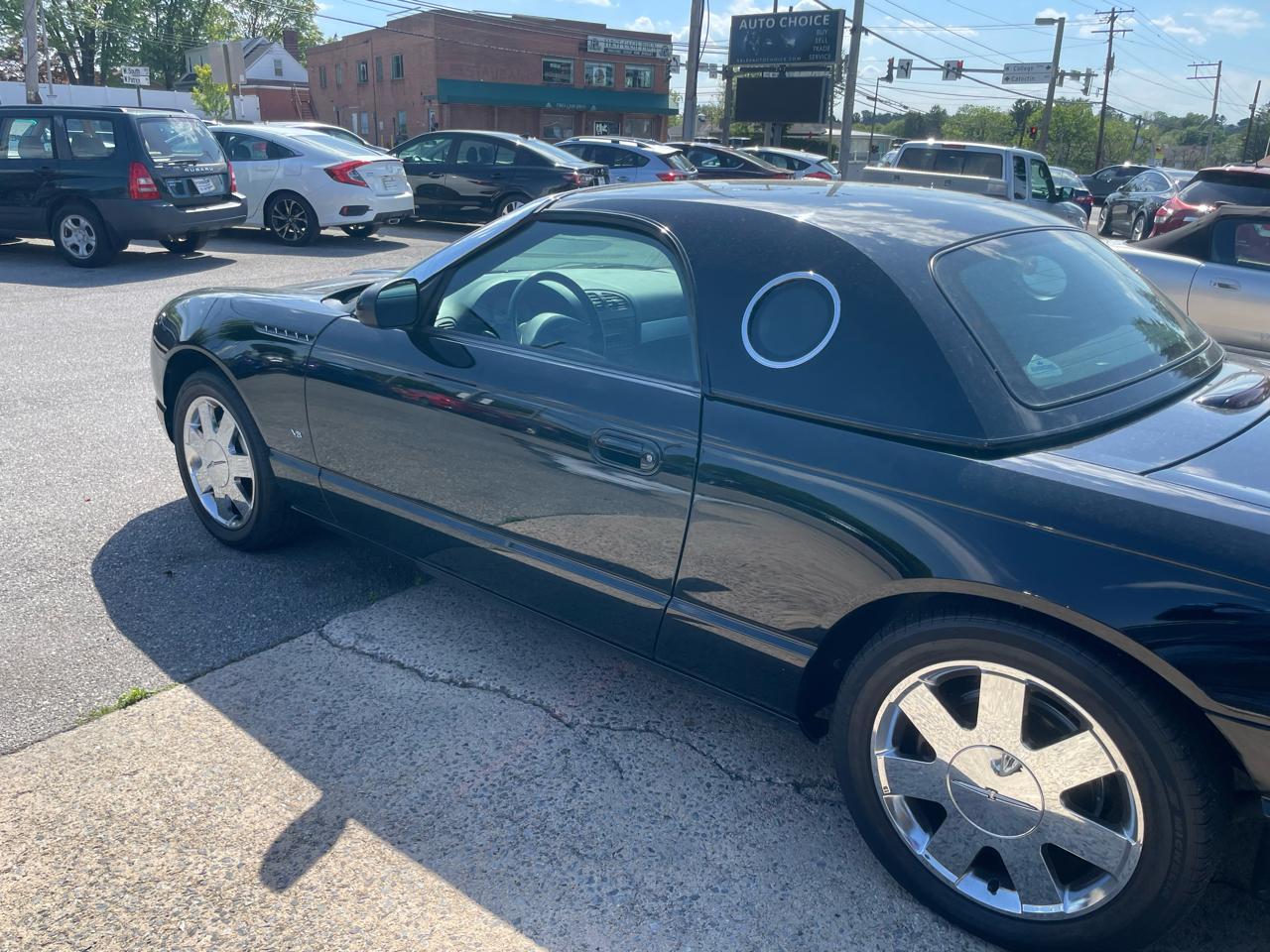 Ford Thunderbird Deluxe 2003