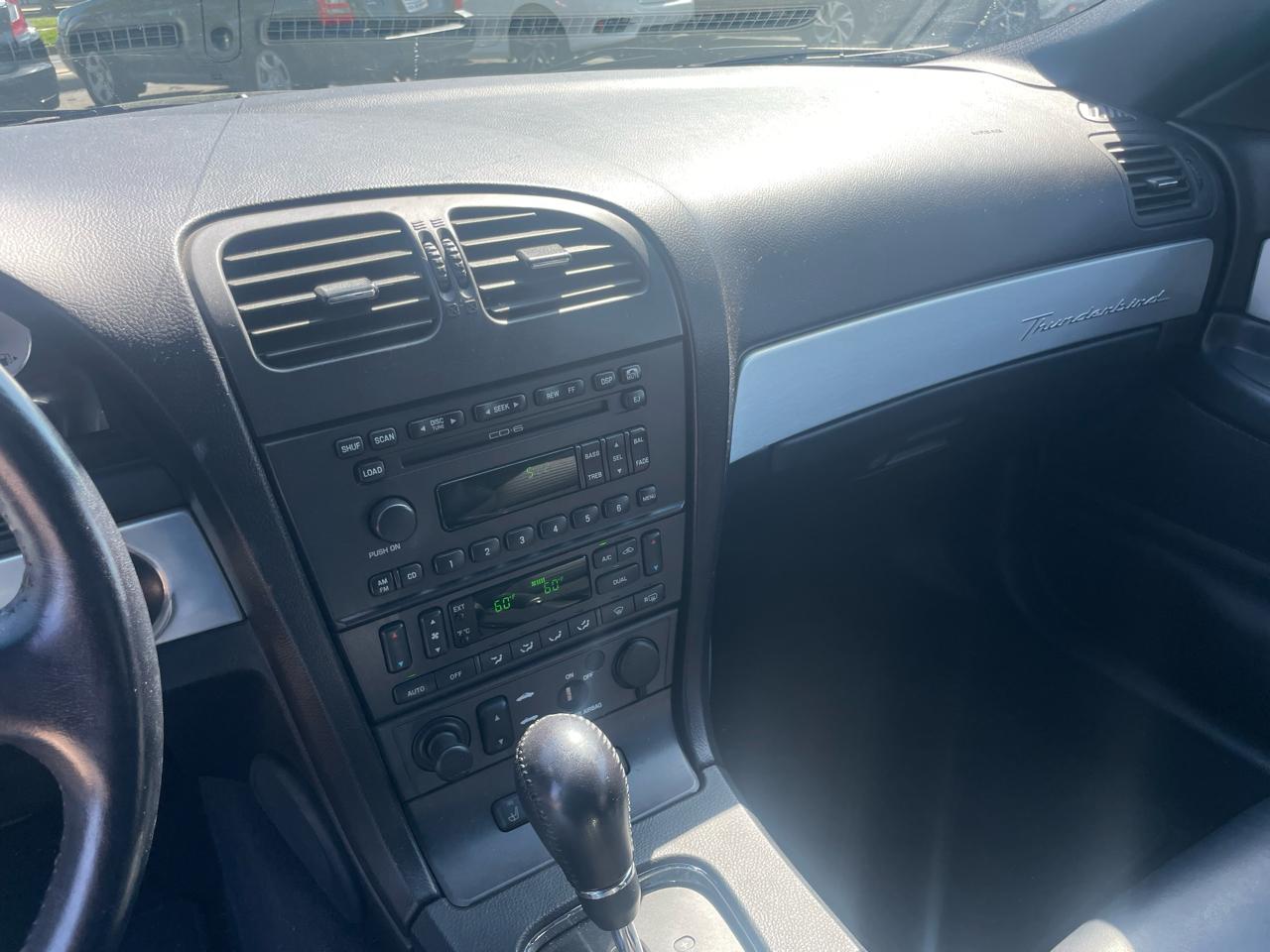 Ford Thunderbird Deluxe 2003