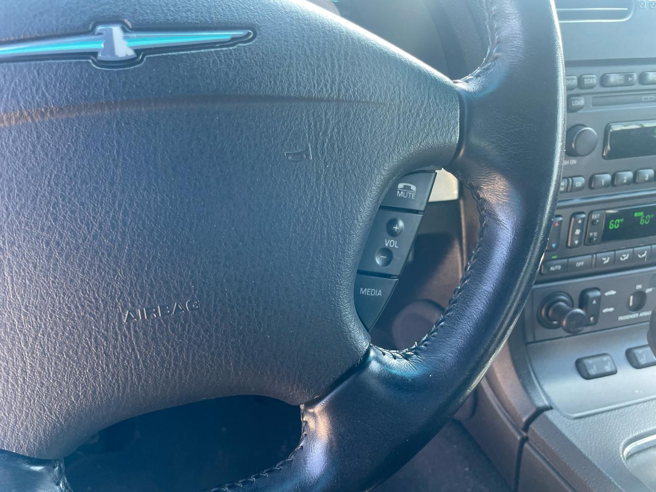 Ford Thunderbird Deluxe 2003