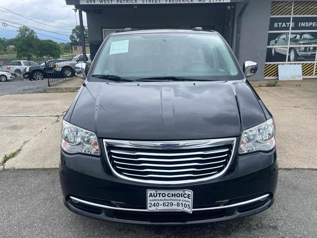 Chrysler Town & Country Touring-L 2013
