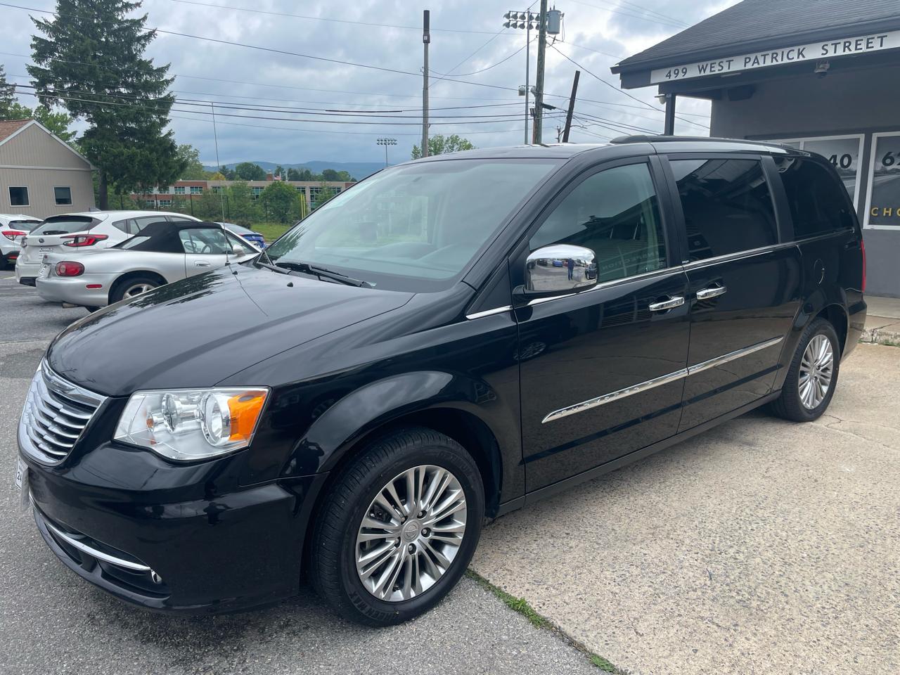 Chrysler Town & Country Touring-L 2013
