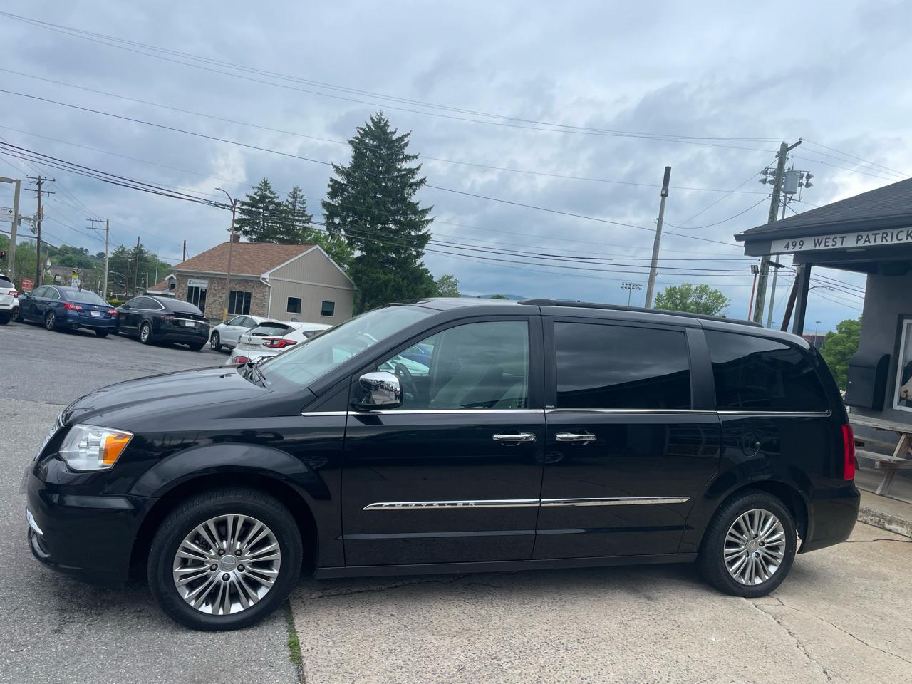 Chrysler Town & Country Touring-L 2013