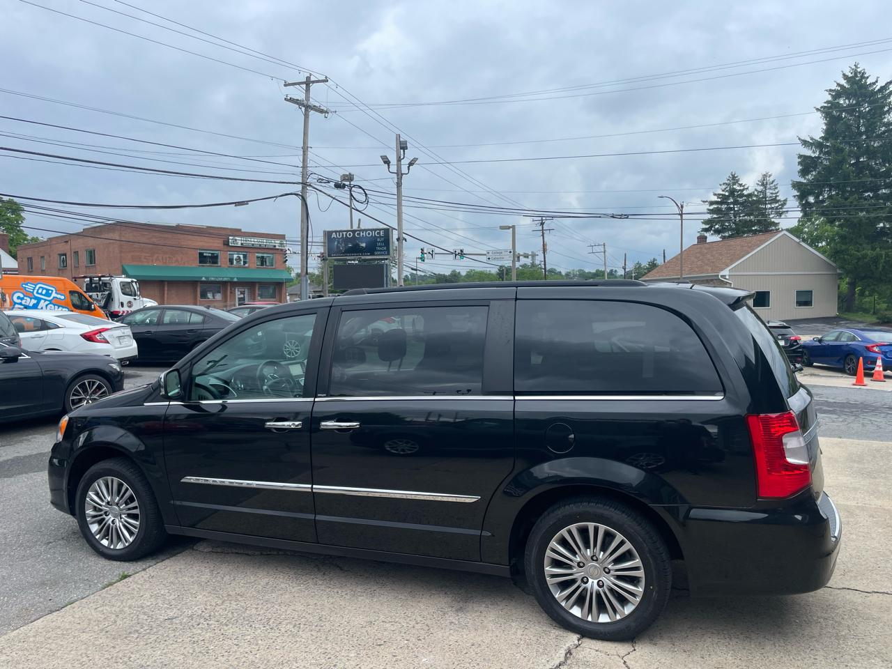 Chrysler Town & Country Touring-L 2013