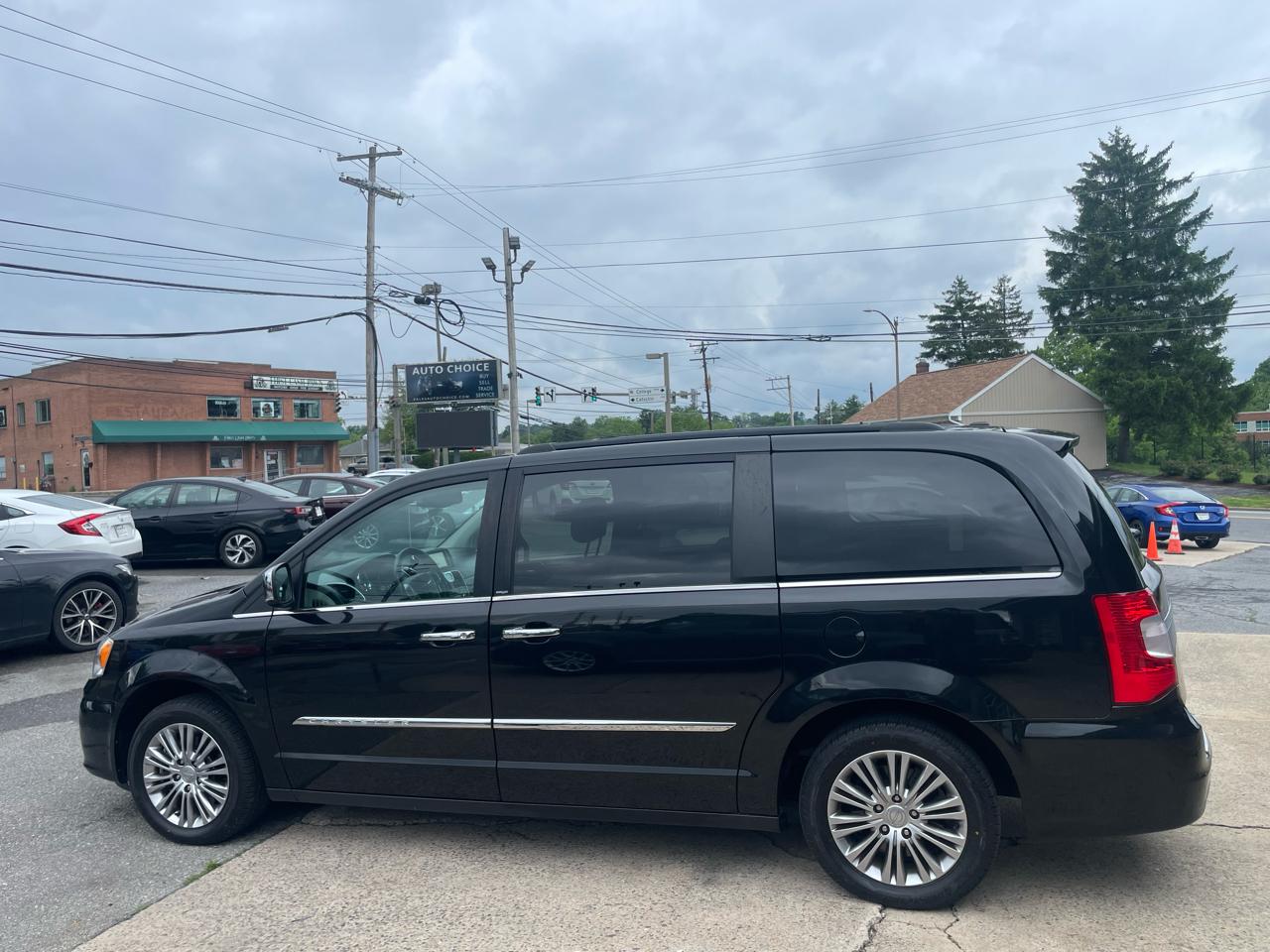 Chrysler Town & Country Touring-L 2013