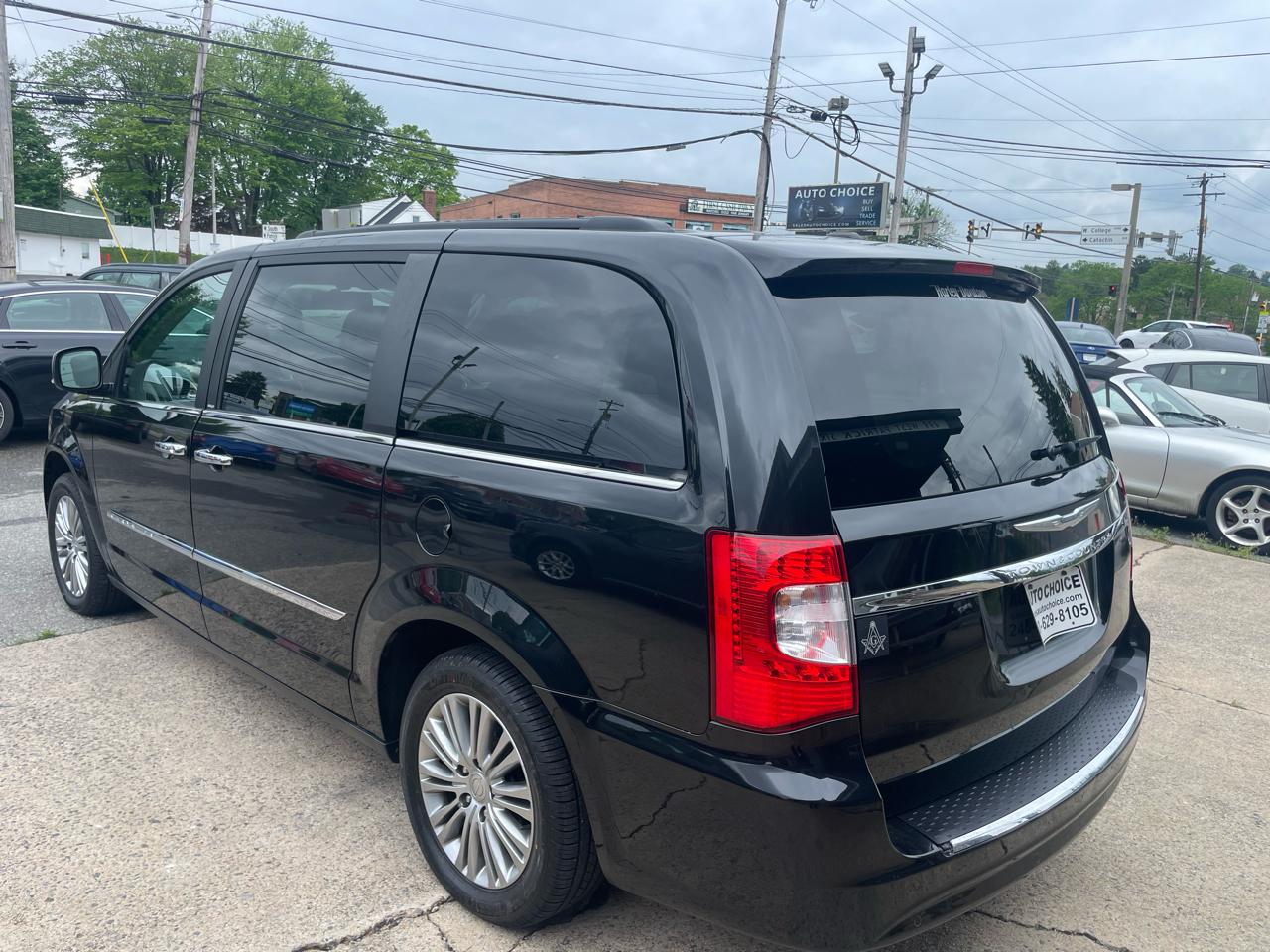 Chrysler Town & Country Touring-L 2013