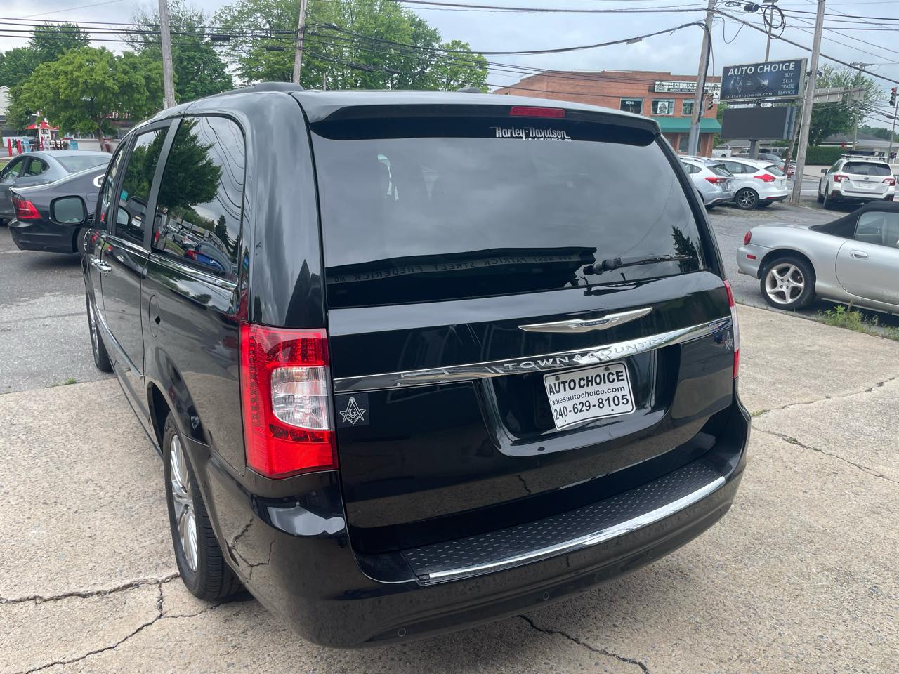 Chrysler Town & Country Touring-L 2013