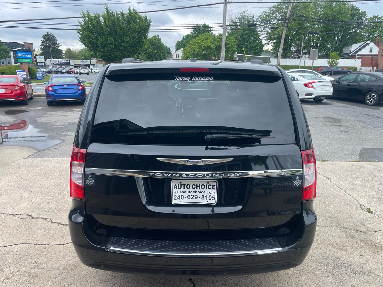 Chrysler Town & Country Touring-L 2013