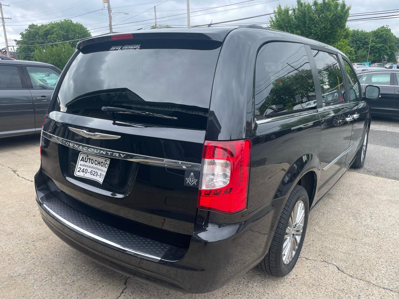 Chrysler Town & Country Touring-L 2013