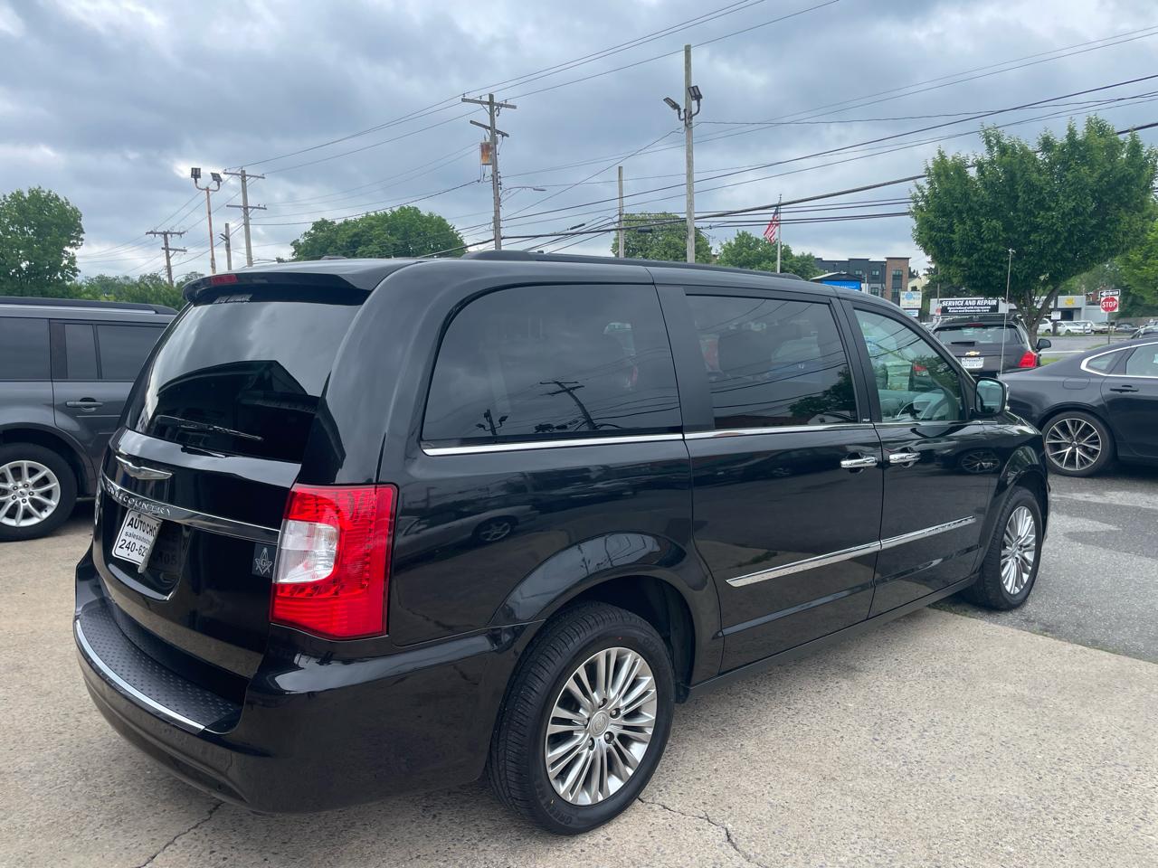 Chrysler Town & Country Touring-L 2013