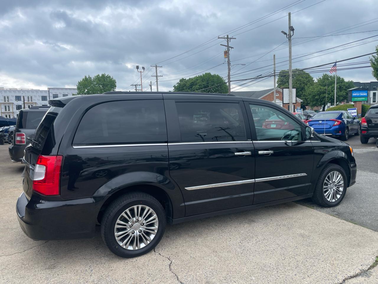 Chrysler Town & Country Touring-L 2013
