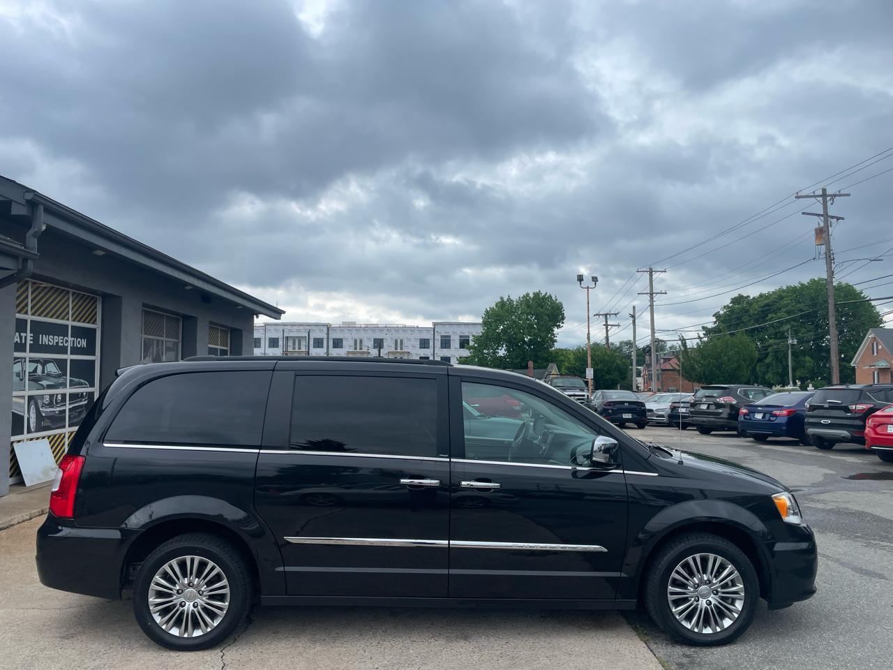 Chrysler Town & Country Touring-L 2013