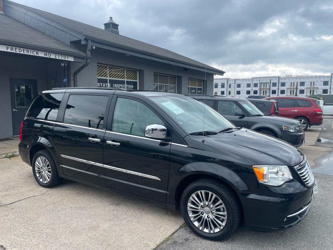 Chrysler Town & Country Touring-L 2013