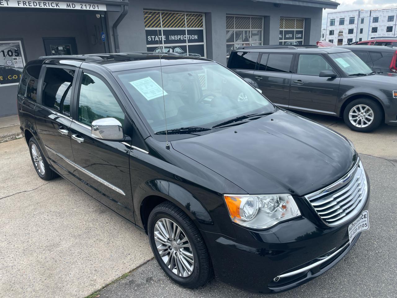 Chrysler Town & Country Touring-L 2013
