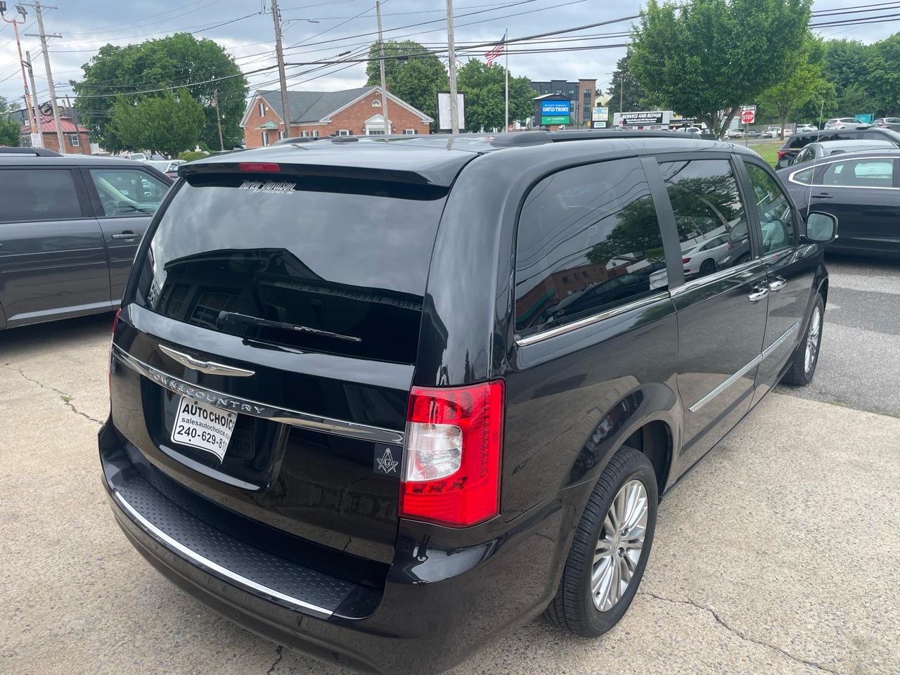 Chrysler Town & Country Touring-L 2013