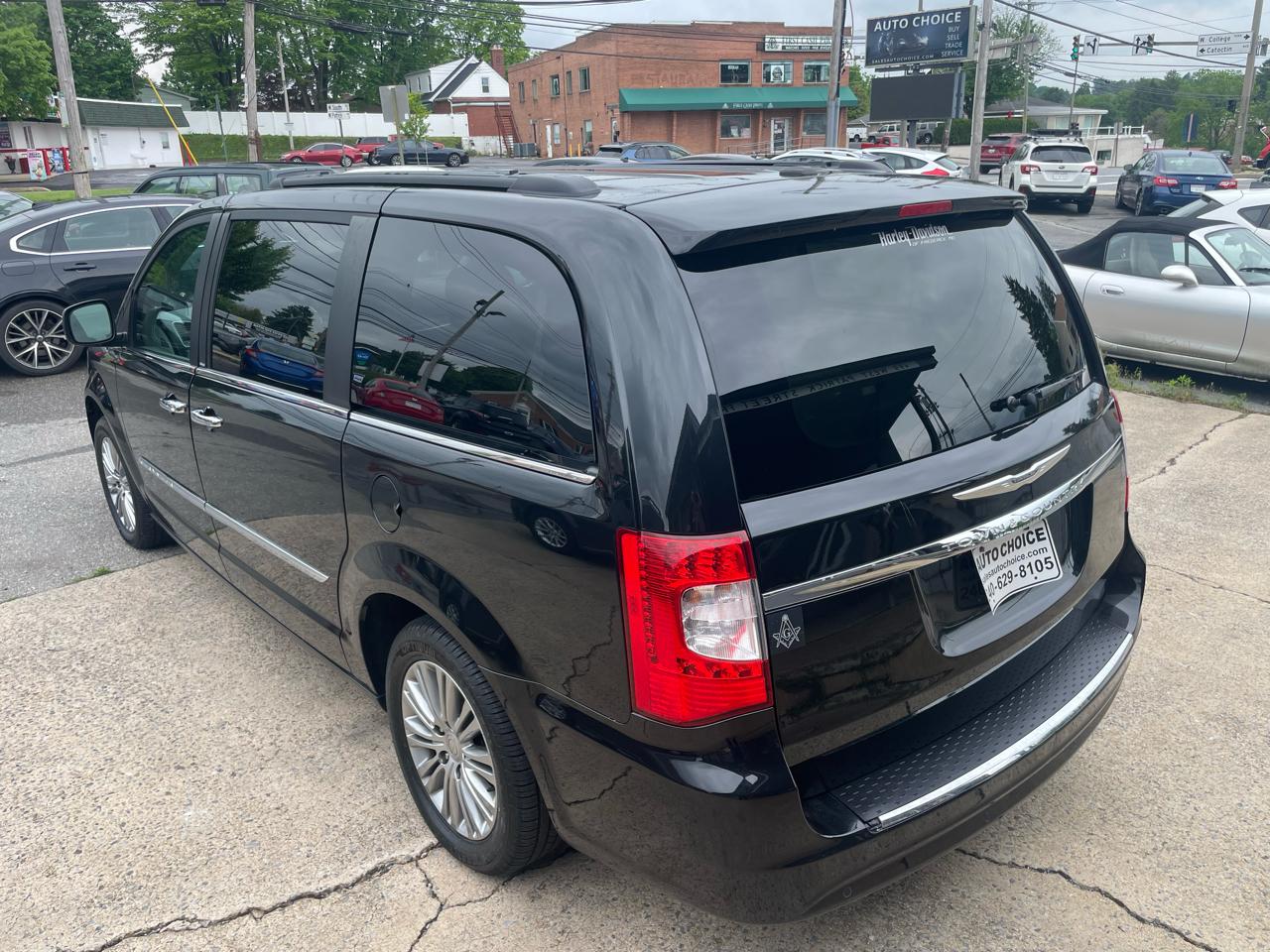 Chrysler Town & Country Touring-L 2013