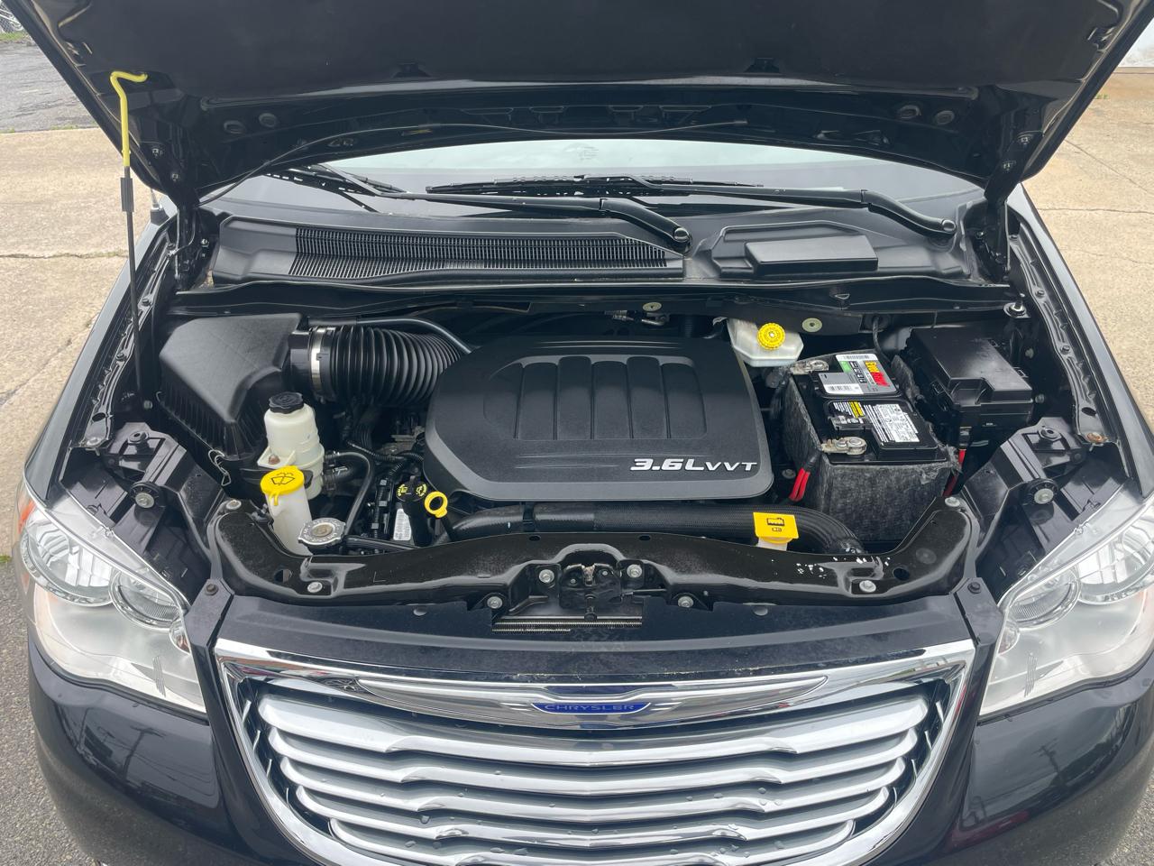 Chrysler Town & Country Touring-L 2013
