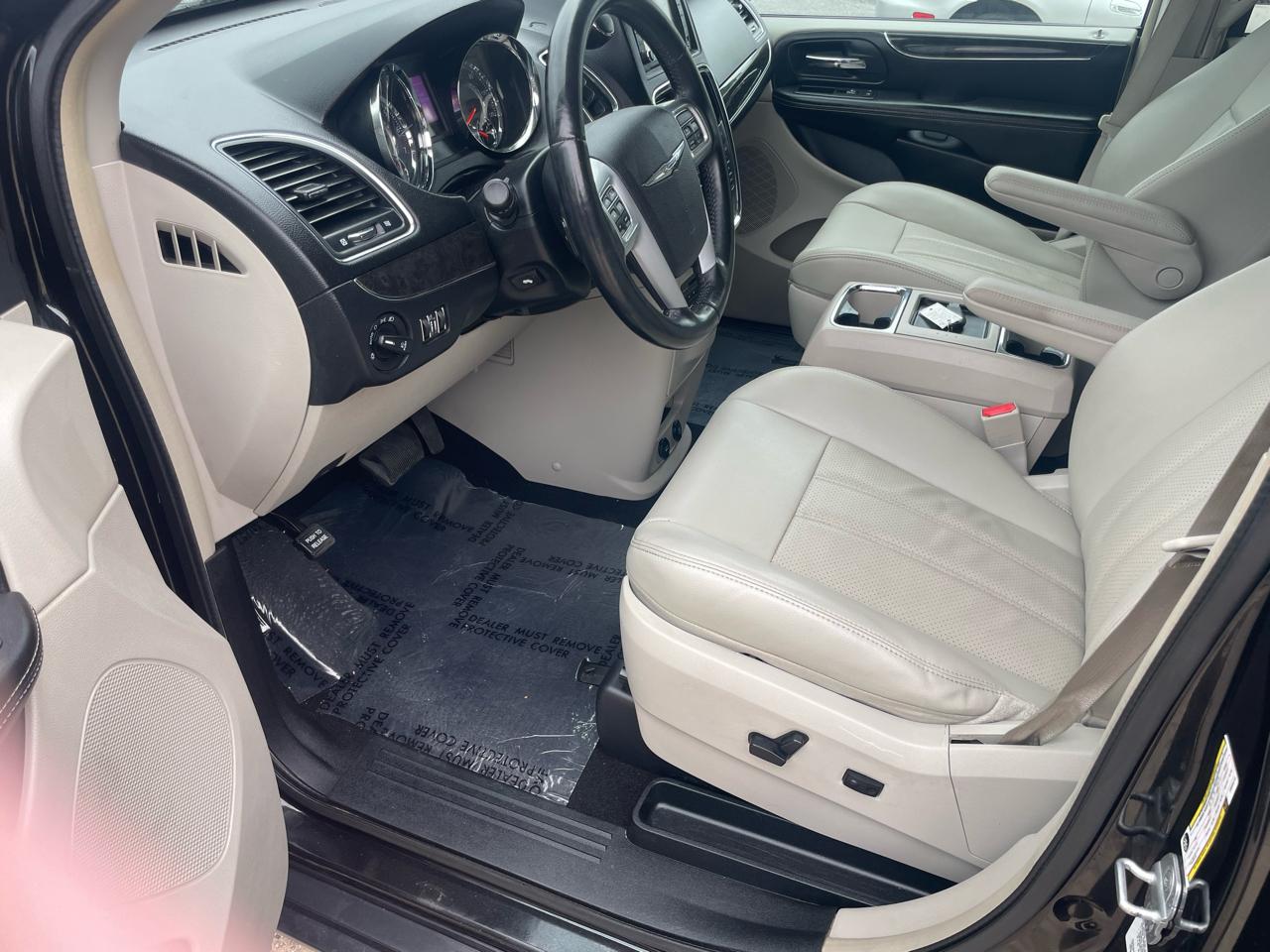Chrysler Town & Country Touring-L 2013