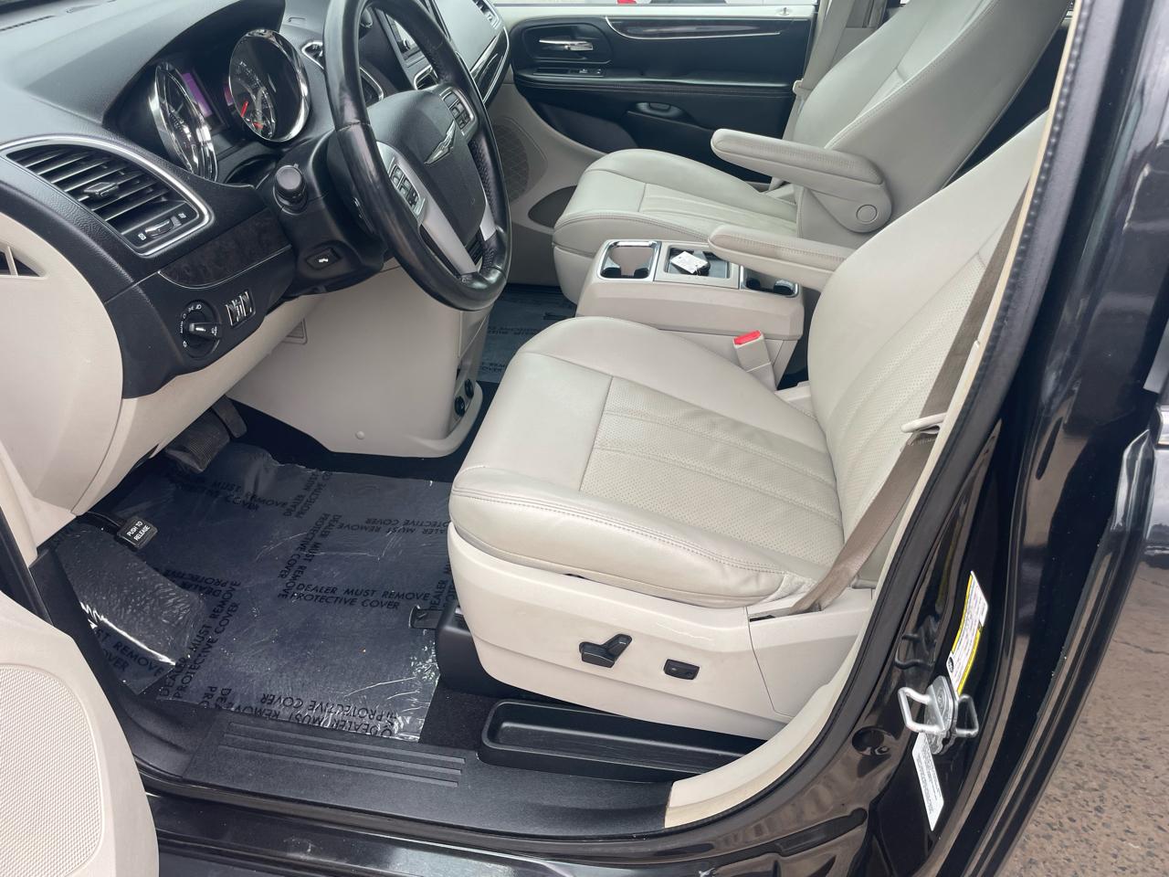 Chrysler Town & Country Touring-L 2013