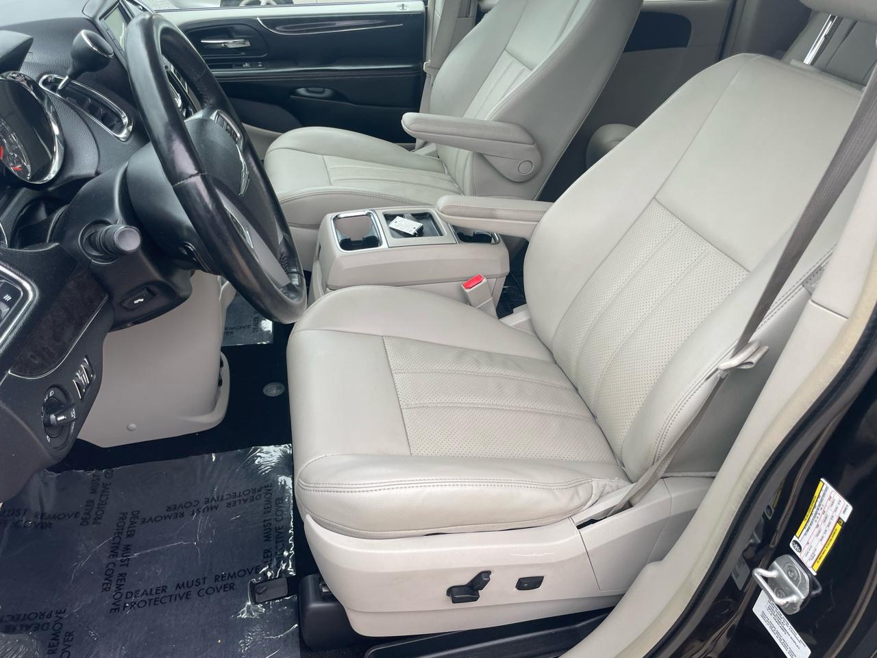 Chrysler Town & Country Touring-L 2013